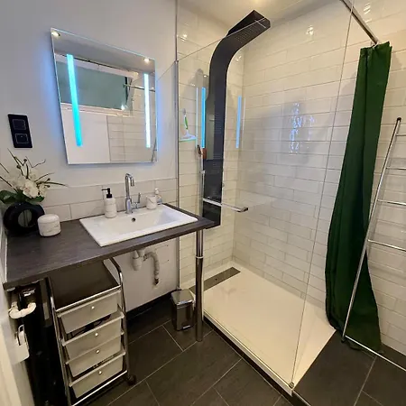 T2 Cosy Avec Terrasse Pres Du Suquet, *